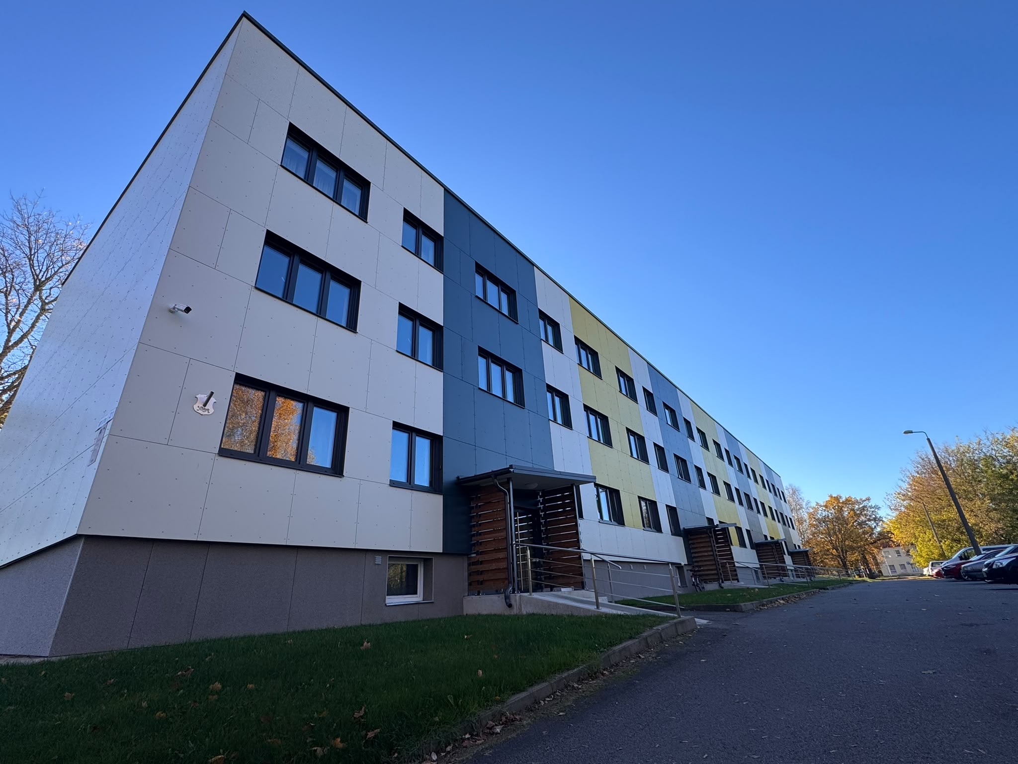 Jõhvi Tammiku 21 fassaad pärast renoveerimist